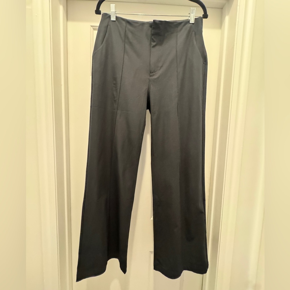 Vuori Wideleg Pant - Medium Short - Picture 2 of 4